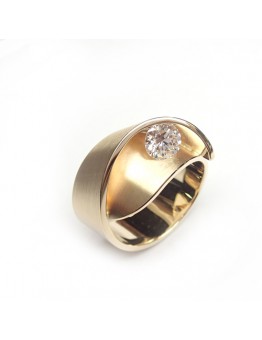 GEELGOUDEN CARDILLAC RING MET 0.20CRT VVS W